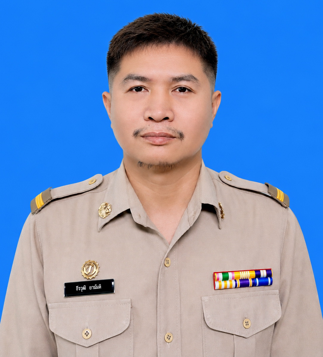 นายธีรวุฒิ ยานันติ